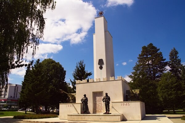 Spomenik zmage (Victory monument) in city park in Murska Sobota