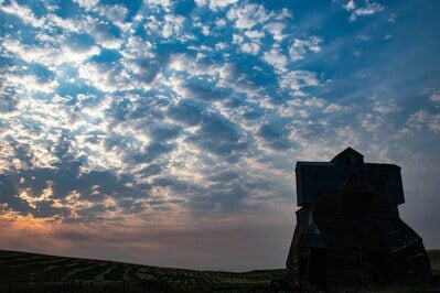 images of Palouse - US Highway 195 Grain Elevator