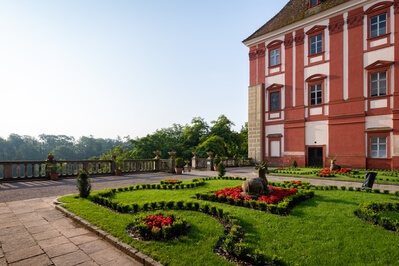 images of Czechia - Opočno Castle courtyard