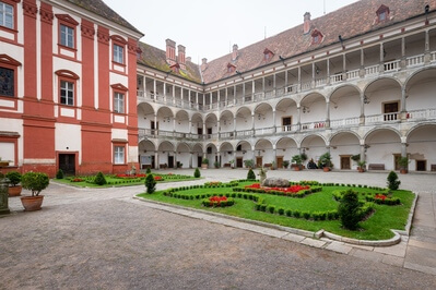 pictures of Czechia - Opočno Castle courtyard