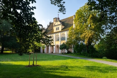 Czechia pictures - Summer Residence in the Opočno Castle park