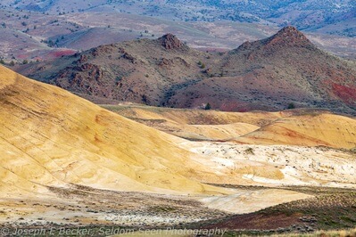 photo spots in Oregon - Painted Hills Overlook Trail