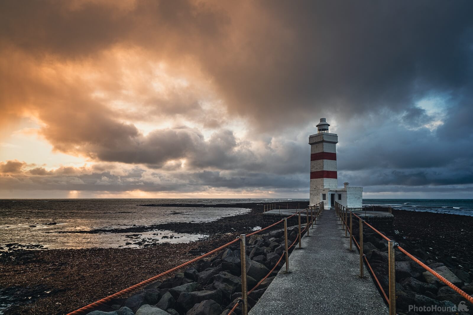 Image of Garður Lighthouse by James Billings.