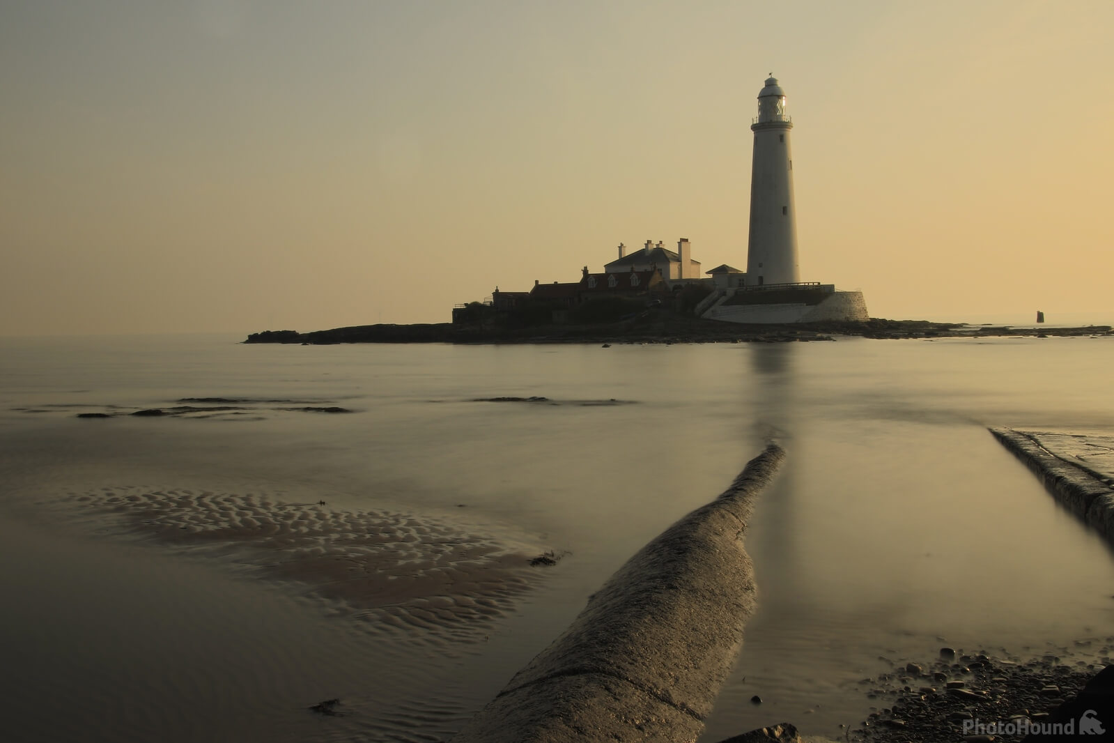 Image of St Mary\'s Lighthouse & Causeway by Andy Killingbeck