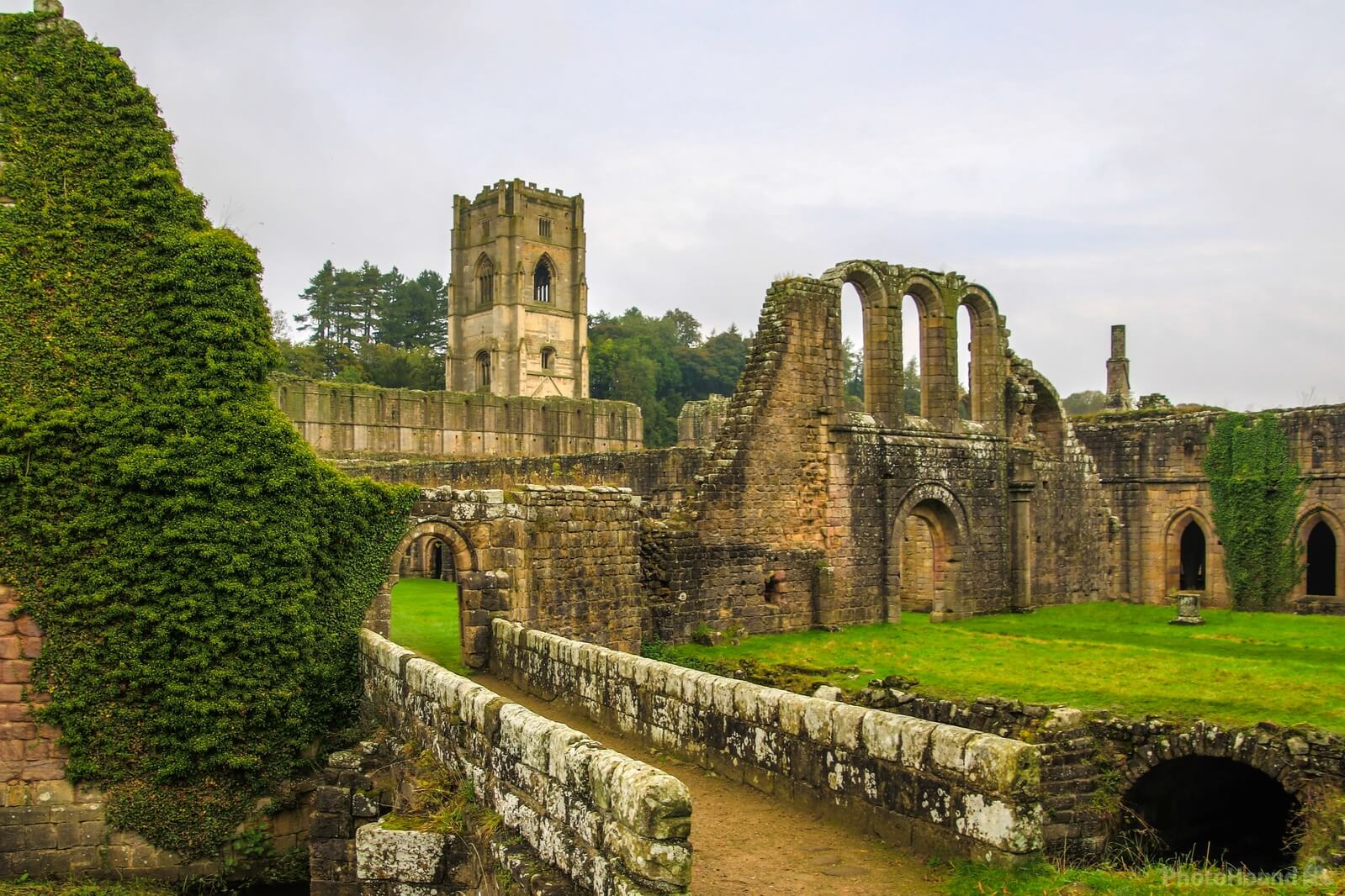 Image of Fountains Abbey by Andy Killingbeck