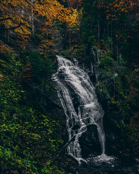 Waterfall Šumik in fall colors