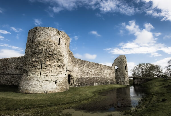 Inner bailey wall of Pevensey Castle, May 2021