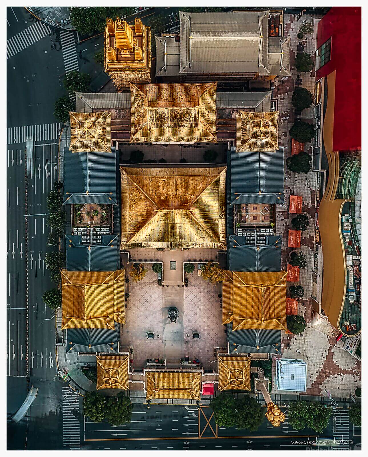 Image of Jing\'An Temple by Florian Lechner
