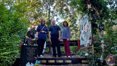 Fans visit. Marc Bolan's Rock Shrine, Gipsy Lane, Barnes, SW15 5RG London. Photograph taken on the 16th September 2021 - The 44th Anniversary of his passing at this site. Marc's Shrine has been cared for since 1999 by TAG (T.Rex Action Group) via an in-perpetuity lease on the site. The PRS Memorial was installed in September 1997 for the 20th Anniversary. Five years later the bronze bust of Marc Bolan was installed for the 25th Anniversary. Both were unveiled by Marc Bolan's only heir Rolan Bolan who was just 10 days short of his second birthday when his dad died. That fateful night Rolan was asleep at his paternal grandparents home in Putney. Marc and his partner, Rolan's mother were on their way home at 142 Upper Richmond Road West, Sheen.  