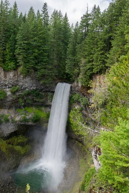 photo spots in British Columbia - Brandywine Falls