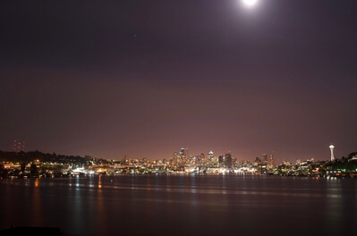 Seattle city lights reflecting off of Lake Union as seen from Gasworks Park