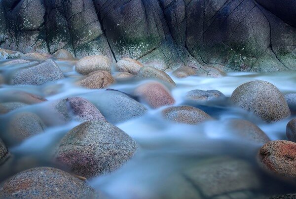 Long exposure of the stream runninng over the rocks