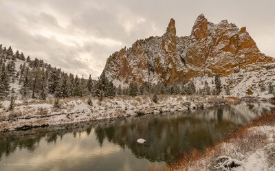 Crooked River running through Smith Rock State Park.