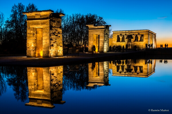 The Egyptian Temple of Debod in the blue hour This photograph was taken with a Nikon 24-70 mm f/2.8 lens, with a focal length of 48 mm, taking advantage of the blue hour of sunset.
