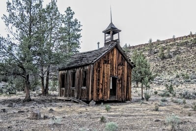 photography locations in Oregon - Old Church/Schoolhouse