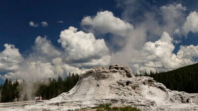 pictures of Yellowstone National Park - UGB - Castle Geyser