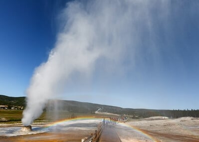 pictures of Yellowstone National Park - UGB - Beehive Geyser