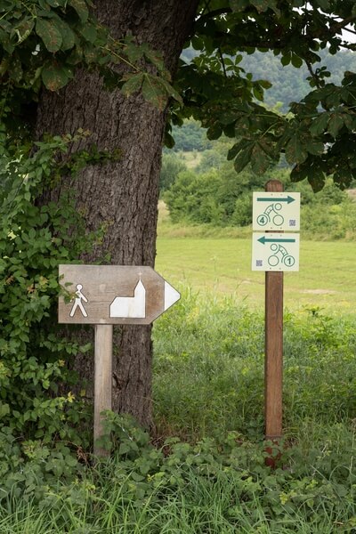 Follow these signs along the trail