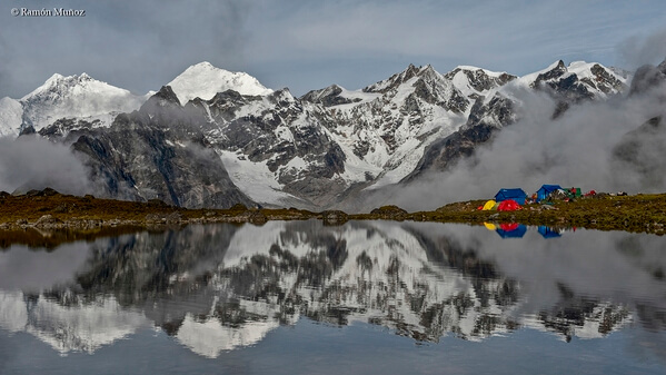 Panoramic view with Everest (8.848 m.) and Lhotse (8.516 m.) reflected in the waters of Lake Shuri Tsho, at 4,978 m.