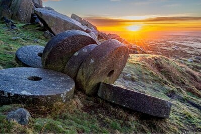 images of The Peak District - Cowper Stone