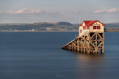 instagram spots in East Sussex - Mumbles Pier & Lighthouse