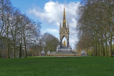 pictures of London - The Albert Memorial, Kensington Gardens