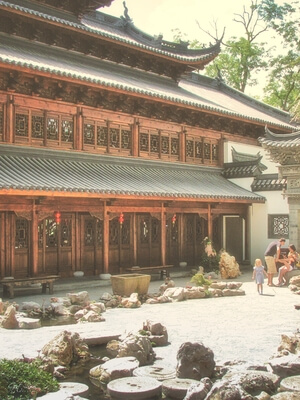 The Middle Kingdom - The Courtyard at the tea merchant