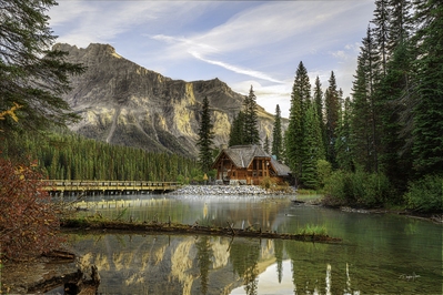 photography locations in Canada - Emerald Lake Lodge View