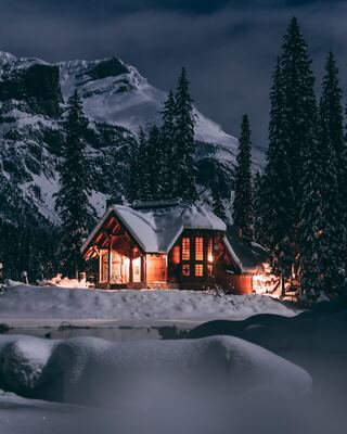 images of Canada - Emerald Lake Lodge View