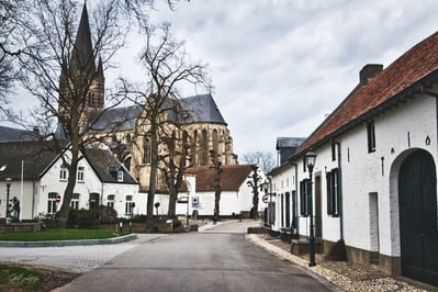 Netherlands instagram spots - Thorn - The White Village - Hofstraat