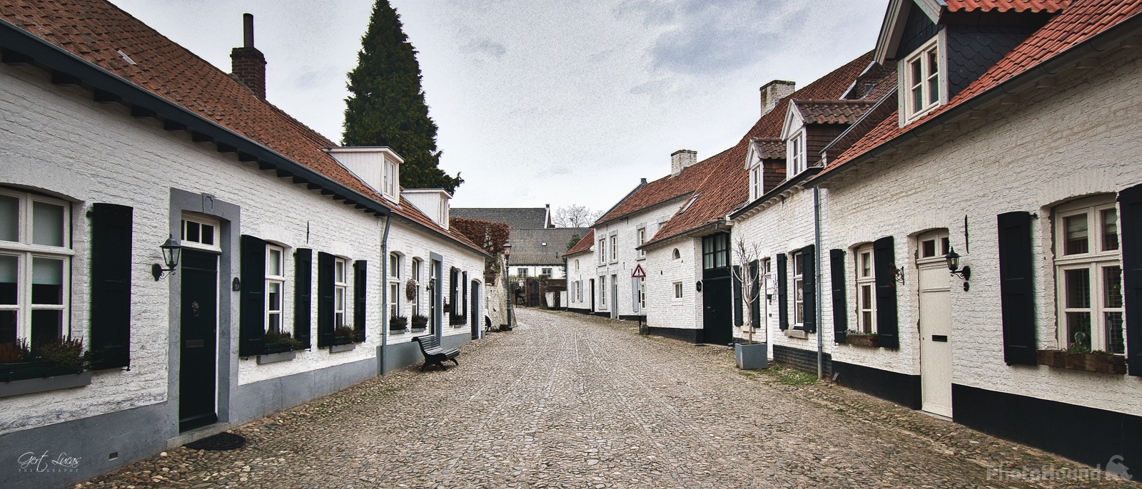 Image of Thorn - The White Village - Beekstraat by Gert Lucas