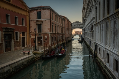 pictures of Venice - Ponte dei Sospiri from the north