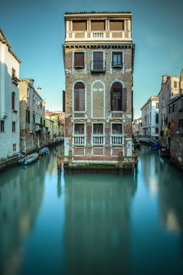 images of Venice - Floating House