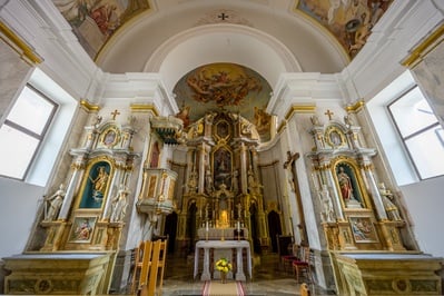 Slovenia pictures - Metlika - Mestni Trg & St Nicholas Church