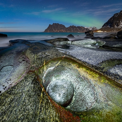 photography spots in Lofoten - Dragon's Eye by the Uttakleiv Beach