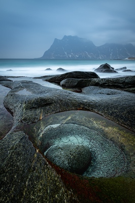 images of Norway - Dragon's Eye by the Uttakleiv Beach