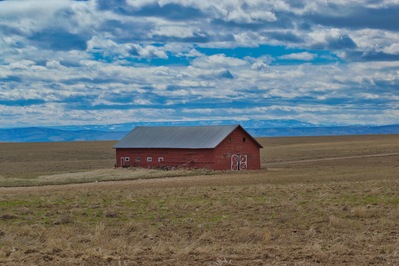 This old barn is found 3.10 miles north on Road C NW from Highway 2 and will be on the west side of the road.  GPS coordinates:  47.658074, -119.813292
