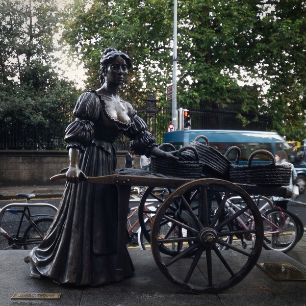 Molly Malone at her original location on Grafton Street.