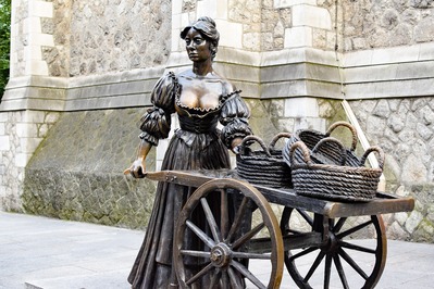 photo spots in Ireland - Molly Malone Statue