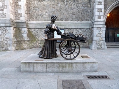 photos of Ireland - Molly Malone Statue