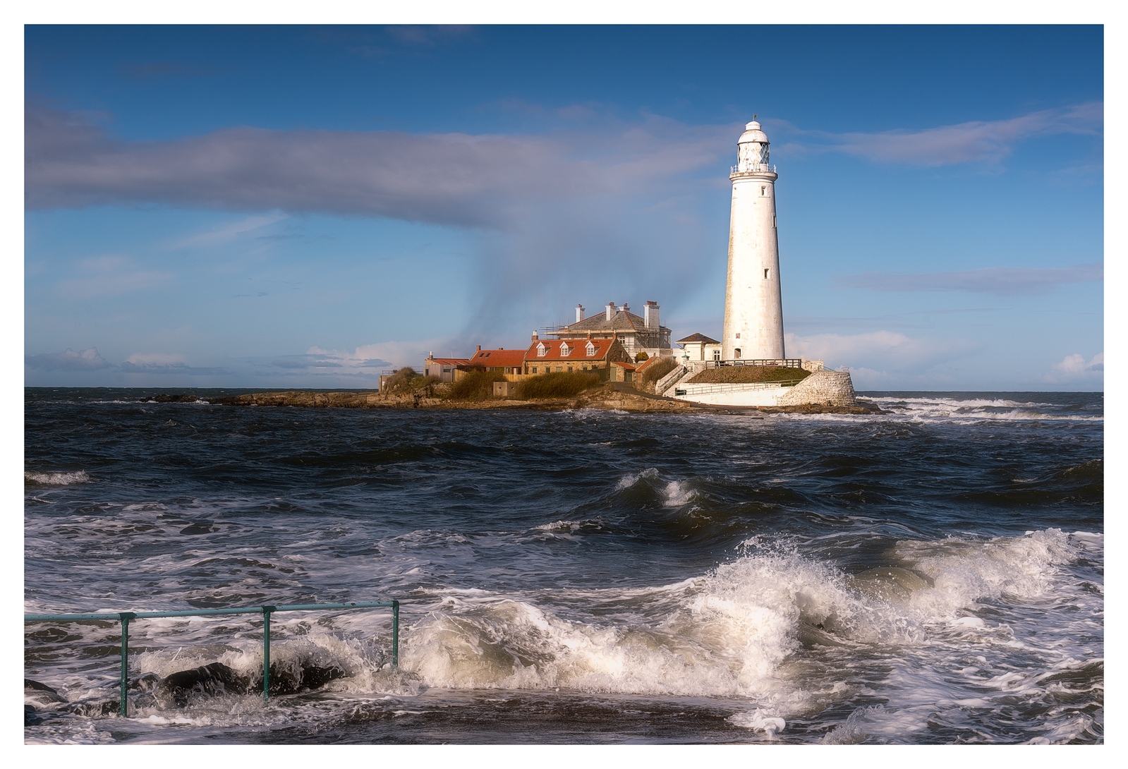 Image of St Mary\'s Lighthouse & Causeway by Bob Davies