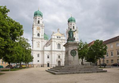 Niederbayern instagram spots - Dom St. Stephan (St. Stephen's Cathedral)