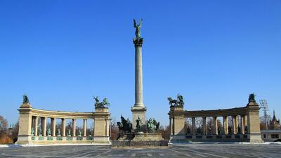 images of Budapest - Hősök Tere (Heroes' Square)