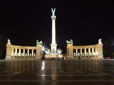 pictures of Budapest - Hősök Tere (Heroes' Square)