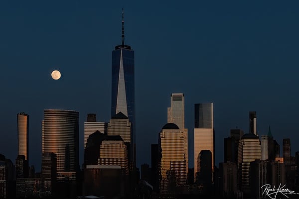Great location to photograph Lower Manhattan especially during sunset\Blue hour or night time.
