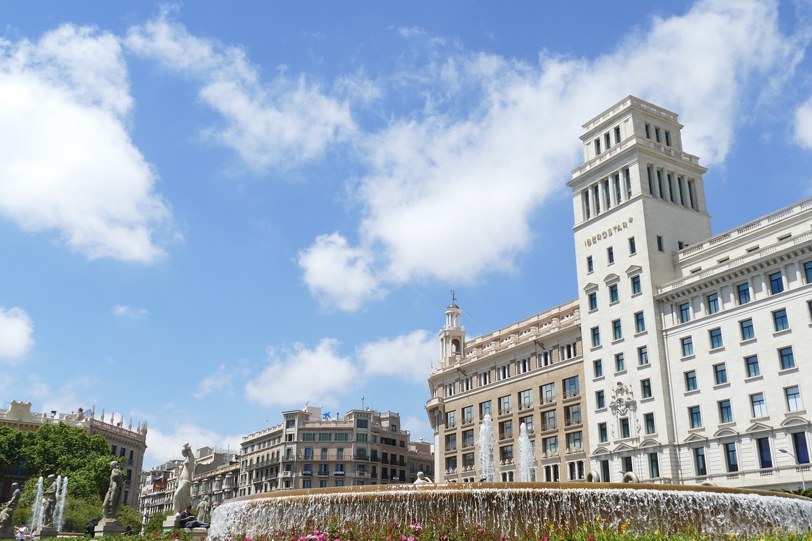 Image of Plaça de Catalunya by Team PhotoHound