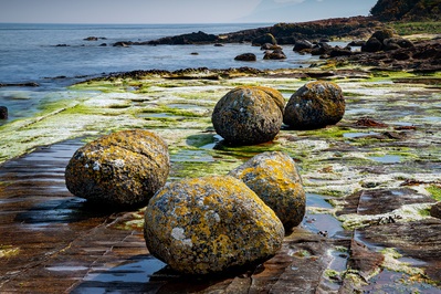 photography spots in Scotland - Devil's Marbles at Pirate's Cove