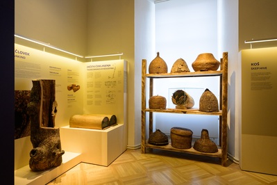 pictures of Slovenia - Beekeeping Museum / Čebelarski Muzej