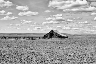 Washington photography spots - Abandoned farmhouse and barn
