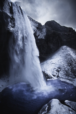 Iceland images - Seljalandsfoss - walk behind the waterfall
